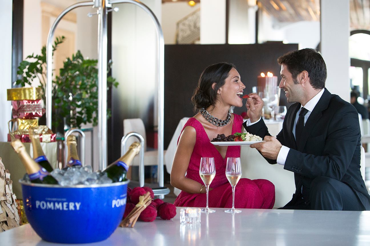 Pareja en cita romántica