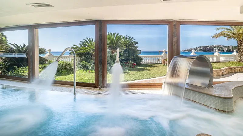 Romantic Getaway with Sea Views and Spa