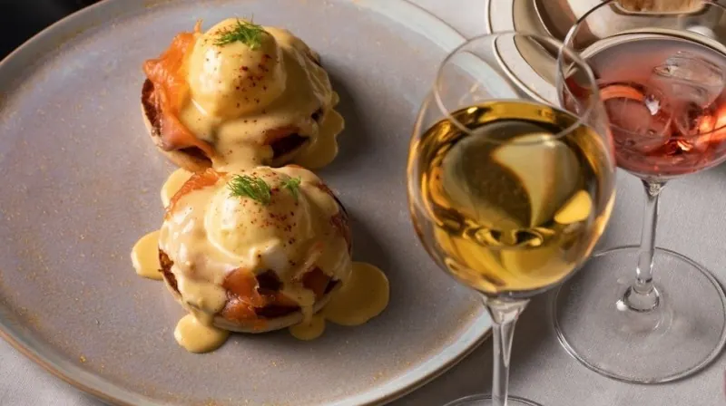 Weekend brunch with live music