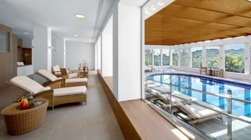 1-Night Getaway for Two with Spa and Breakfast