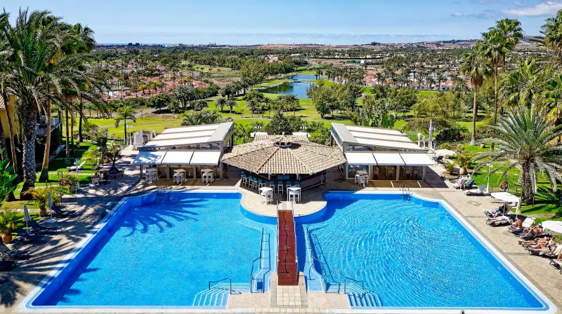 Day Pass with Lunch & Spa for two