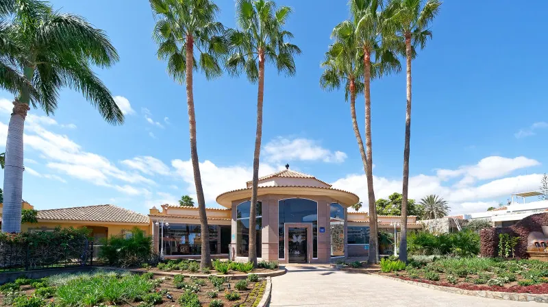 Day Pass with Lunch, Breakfast & Spa for two