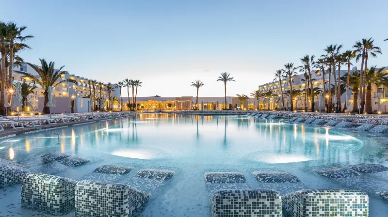 All-inclusive pool night pass with buffet dinner in Ibiza