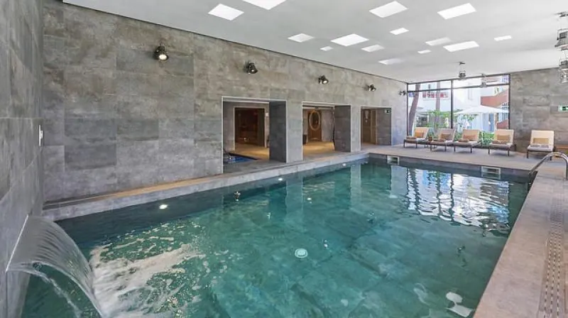 Breakfast & spa break for two