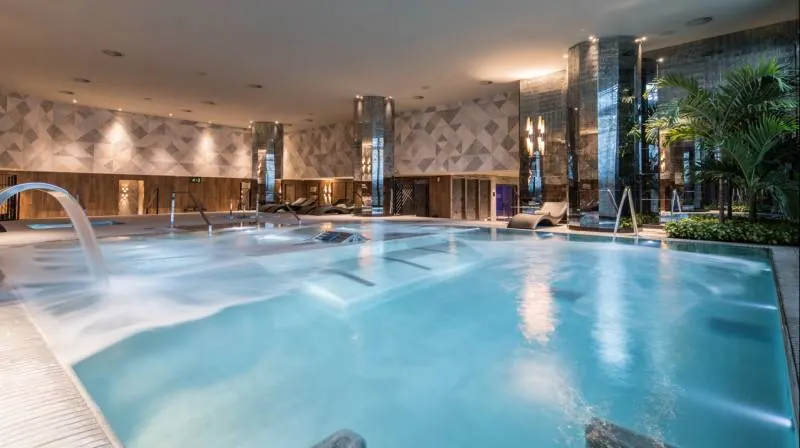 Relaxing treatment and spa access