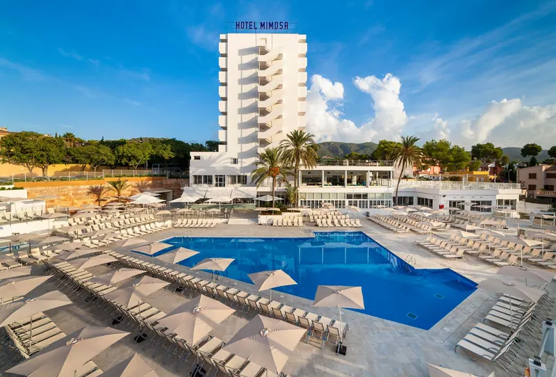 Piscine extérieure de l’Hotel Globales