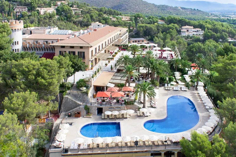 Piscine extérieure du merveilleux Castillo Hotel Son Vida