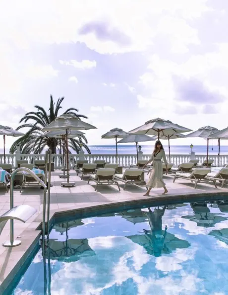 Accommodation with Sea Views, Breakfast & Spa