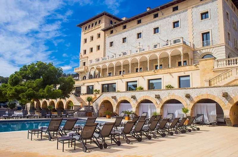 Pool and terrace of the Hospes hotel