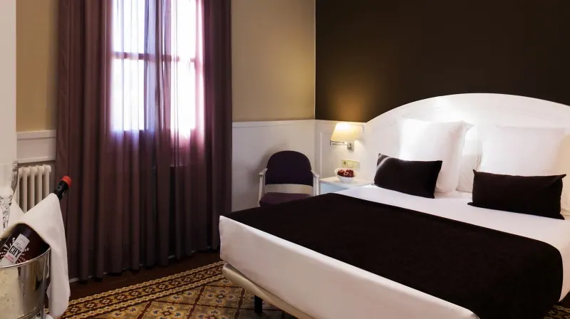 Getaway with dinner & spa for two in Girona