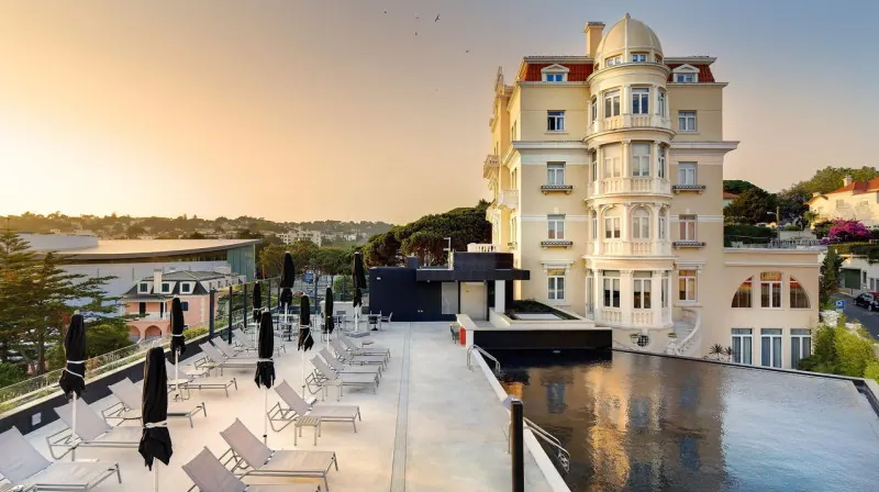 Two-night romantic getaway with sparkling wine and chocolates