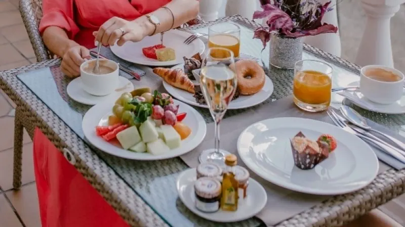 Breakfast with Sea Views & Spa