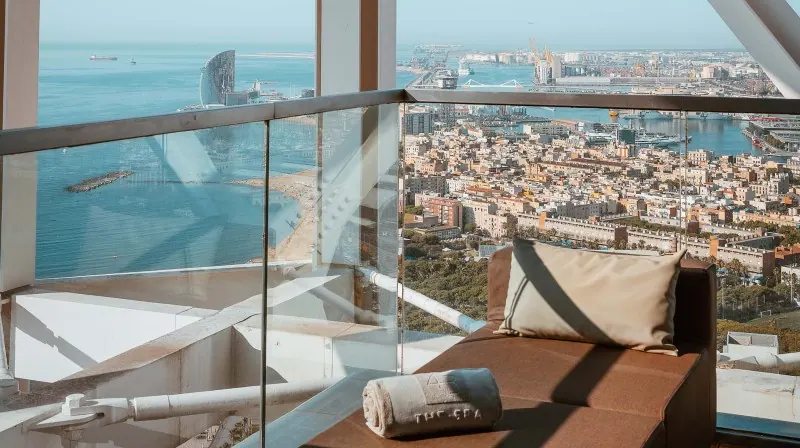 A relaxing morning with views, breakfast, spa & massage