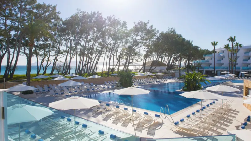 Piscine extérieure de l’hôtel Iberostar Playa de Muro