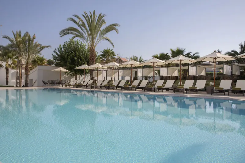 Piscine extérieure du HM Ayron Park