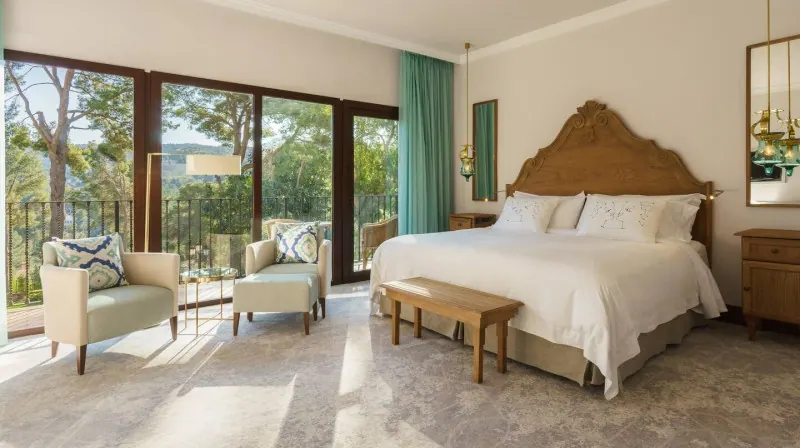 Low Season Getaway with Spa & Breakfast for Two