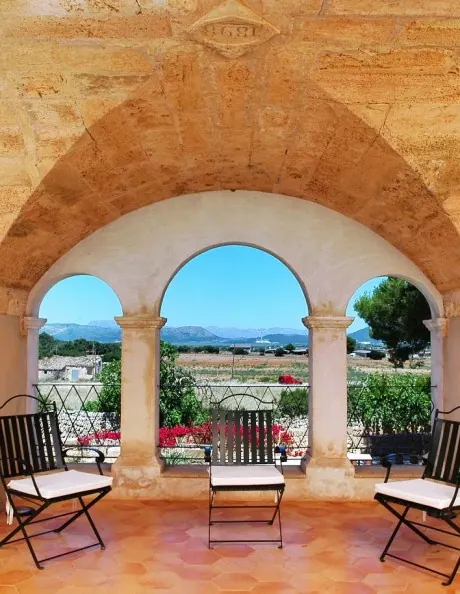 Suite Stay with Breakfast, Dinner & Cava 