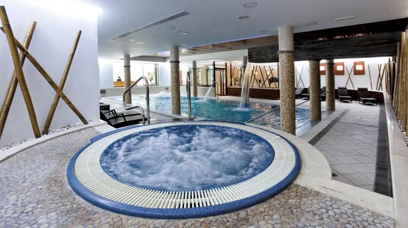 Spa & massage, dinner or lunch for two